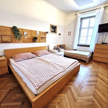 Varkeruelet Apartman Sopron Exterior photo