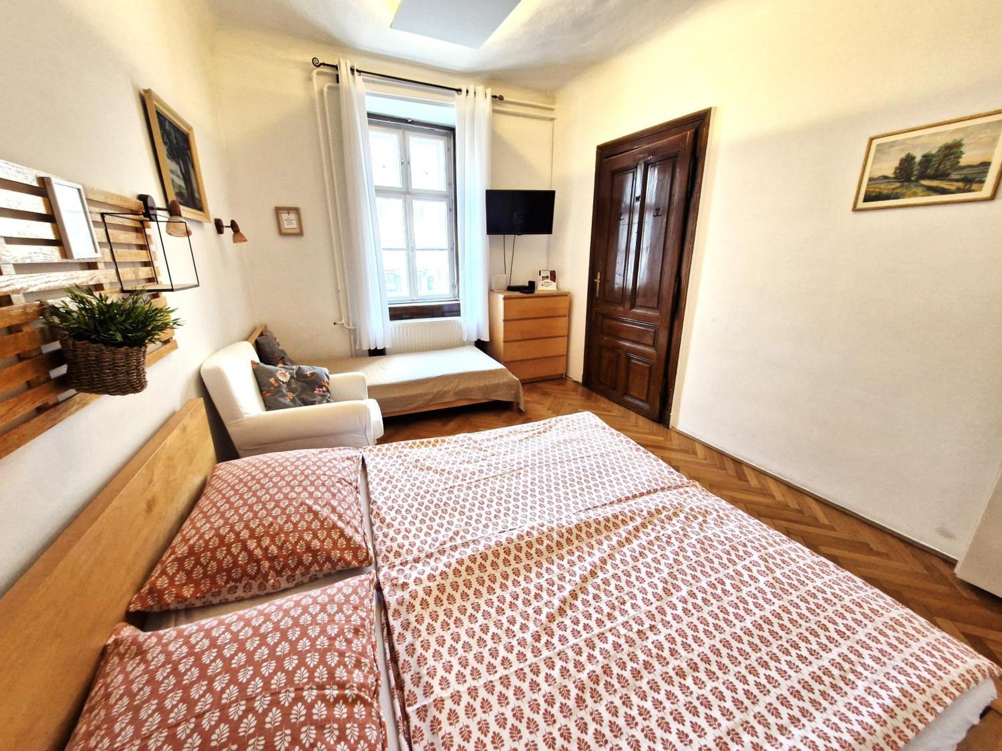 Varkeruelet Apartman Sopron Exterior photo