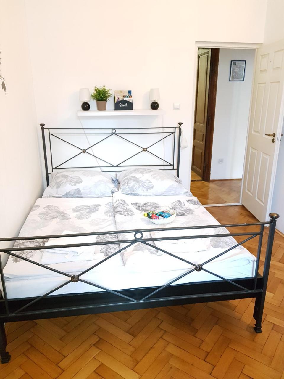 Varkeruelet Apartman Sopron Exterior photo